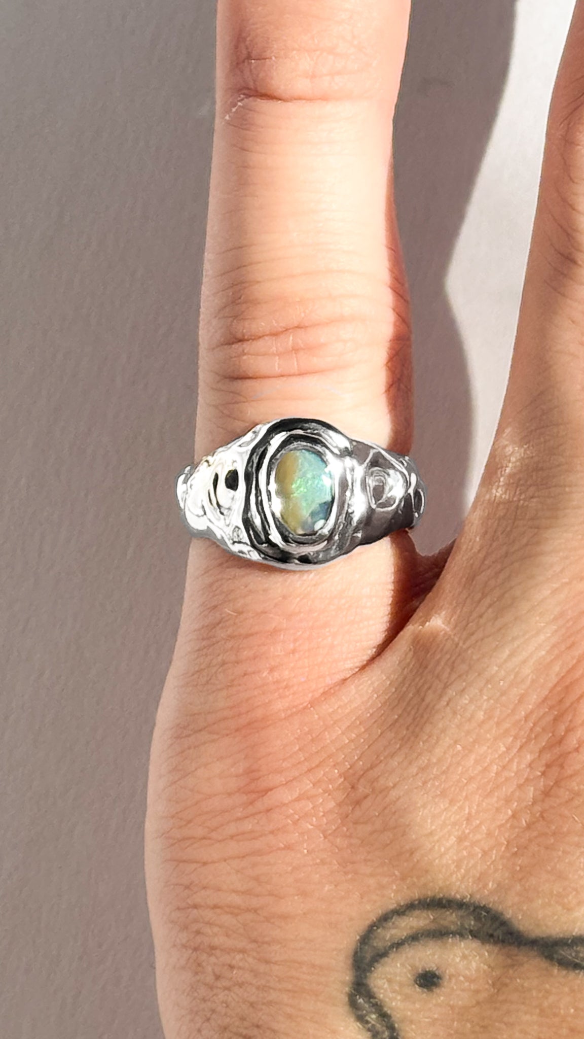 Hidden Gleam Ring - Size 5