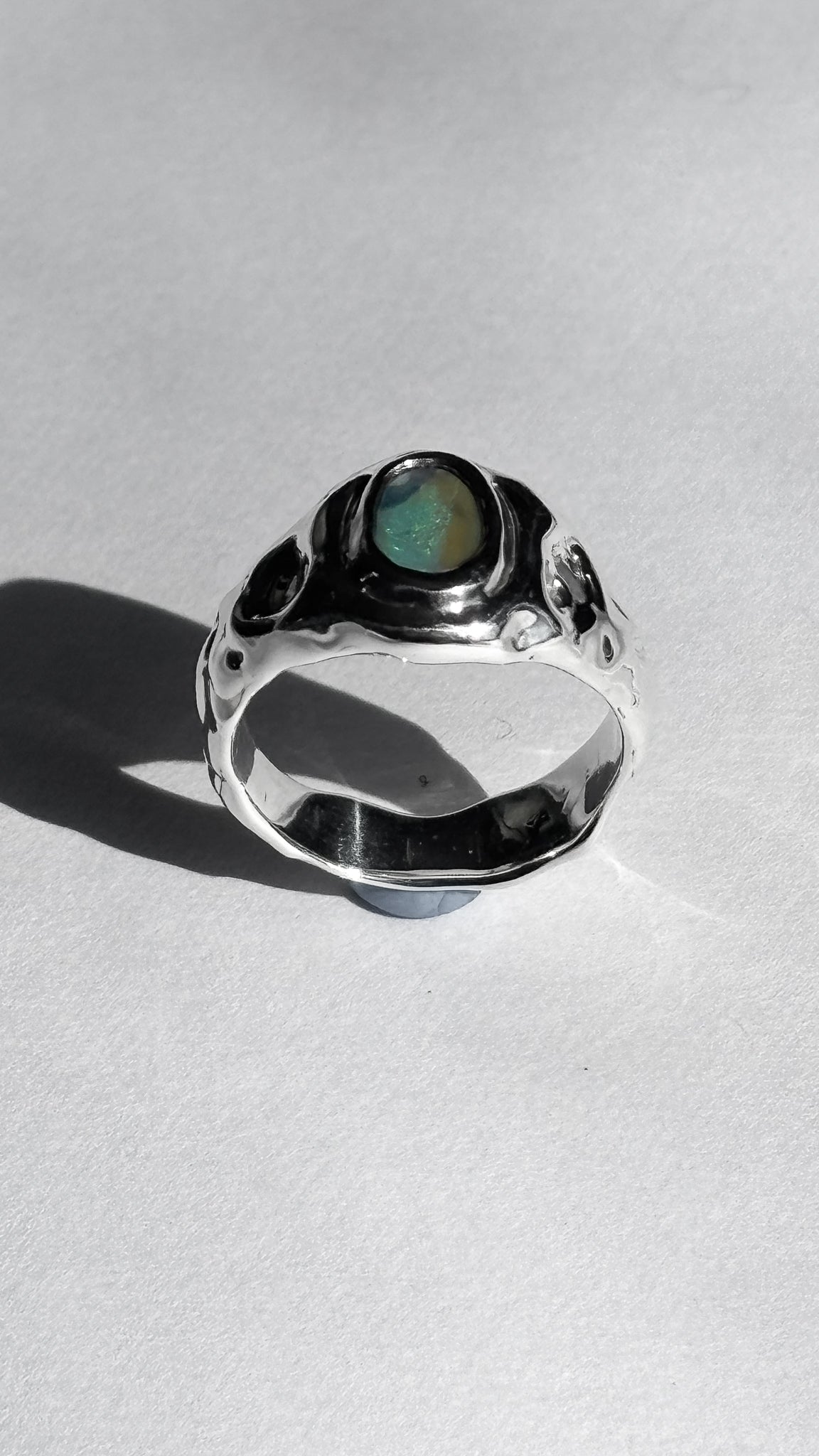 Hidden Gleam Ring - Size 5